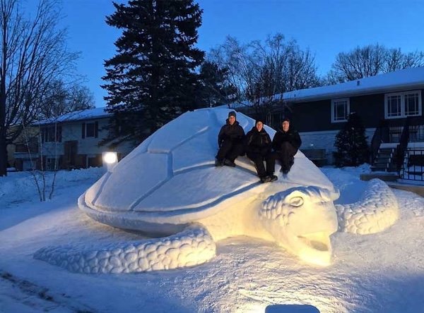 Funny And Unusual Snowmen (25 pics)