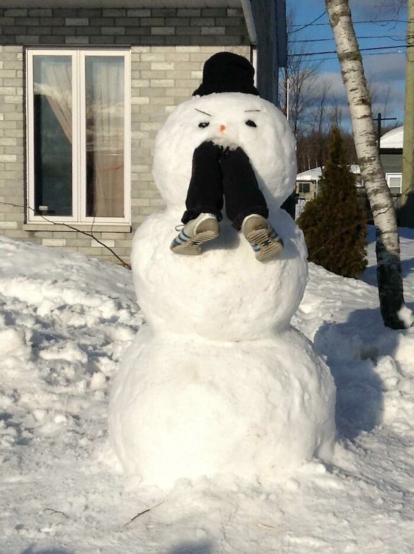 Funny And Unusual Snowmen (25 pics)