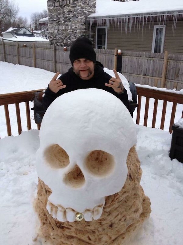 Funny And Unusual Snowmen (25 pics)