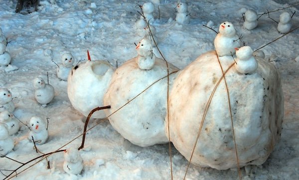 Funny And Unusual Snowmen (25 pics)