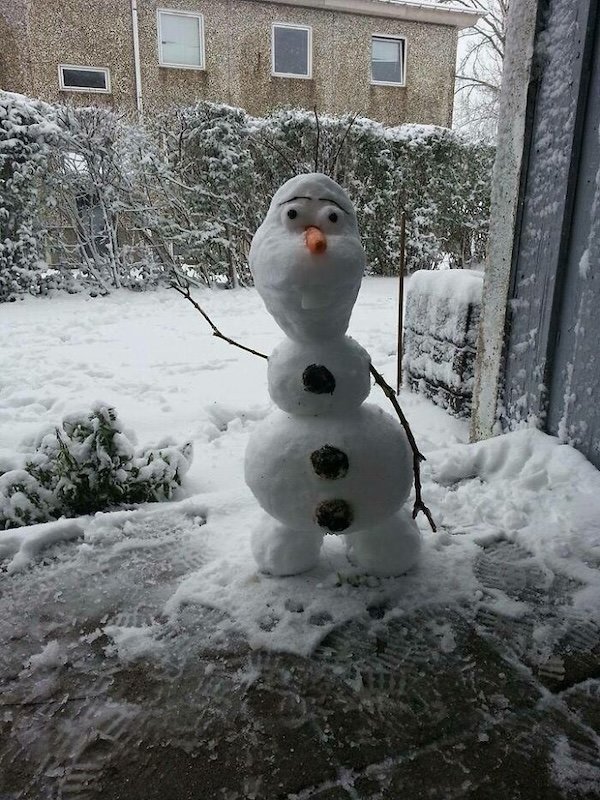 Funny And Unusual Snowmen (25 pics)