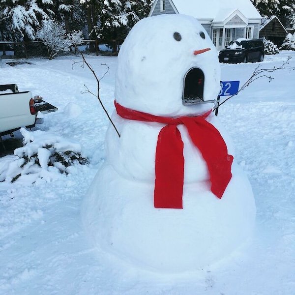 Funny And Unusual Snowmen (25 pics)