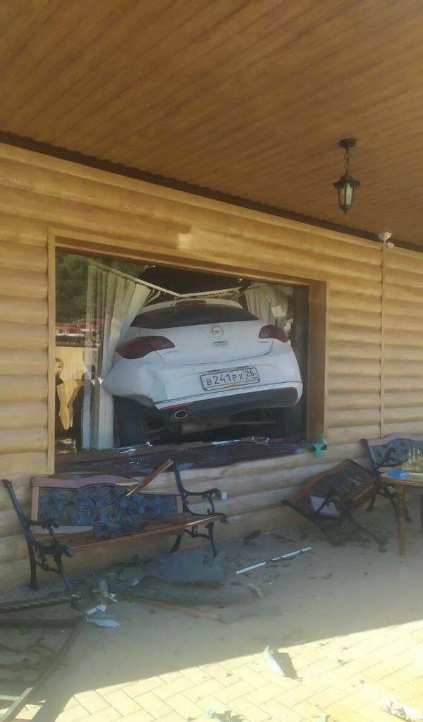 Ridiculous Car Accidents (15 pics)