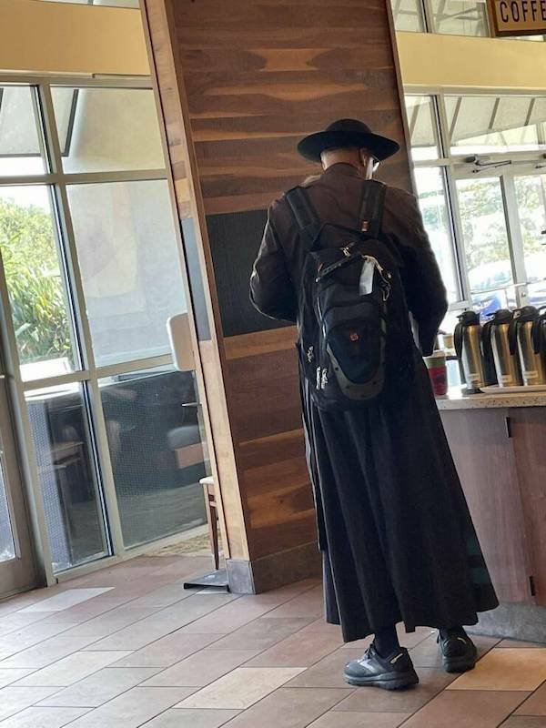 Strange Clothes (17 pics)
