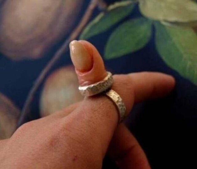 Strange Clothes (17 pics)