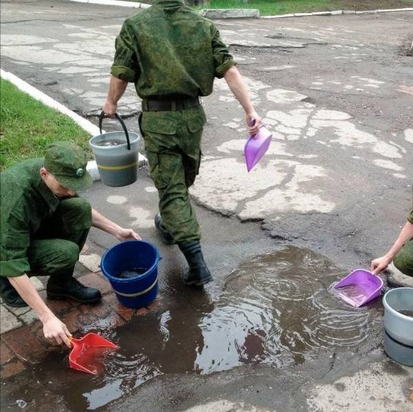 What Is Going On Here? (24 pics)