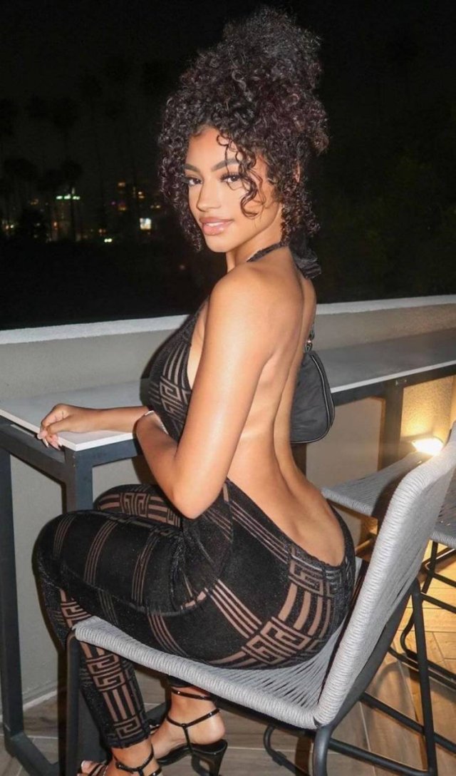 Hot Girls (27 pics)