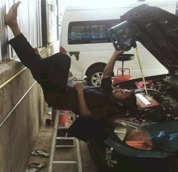 What Is Going On Here? (28 pics)