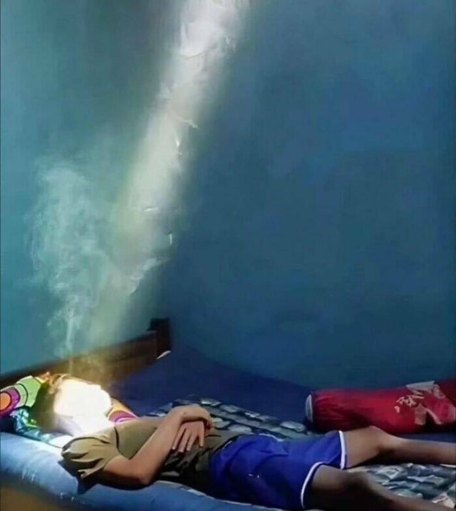 What Is Going On Here? (28 pics)