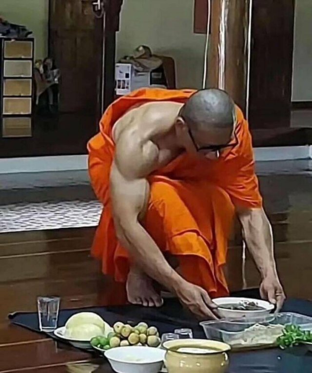 What Is Going On Here? (28 pics)