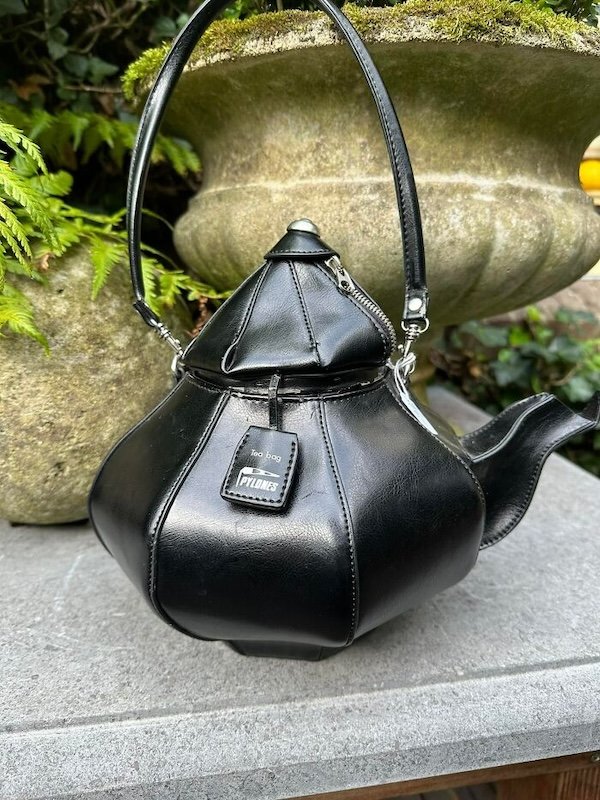 Cool Sidewalk And Thrift Shops Finds (28 pics)