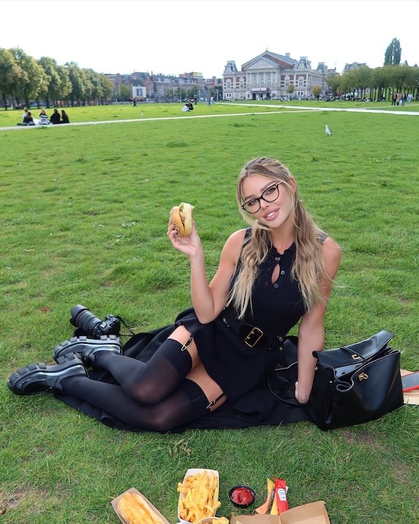 Girls In Glasses (28 pics)