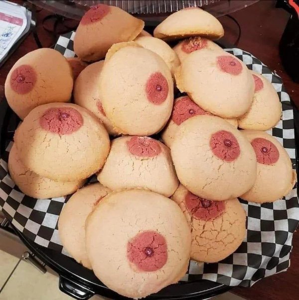 What Is Going On Here? (29 pics)