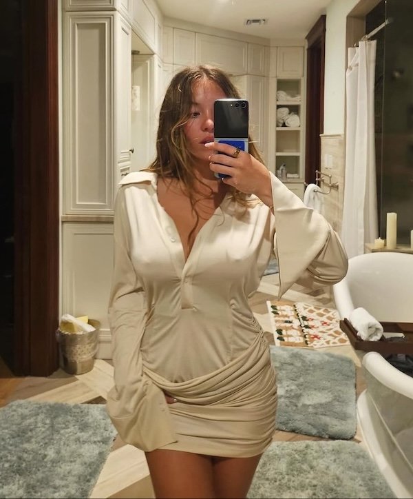 Selfie Girls (31 pics)