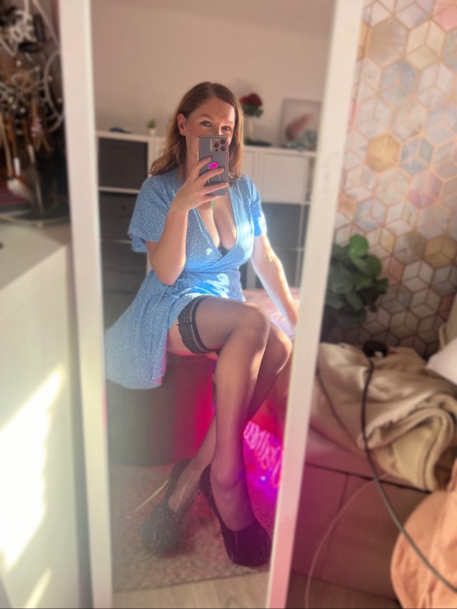 Girls In Sundresses (28 pics)