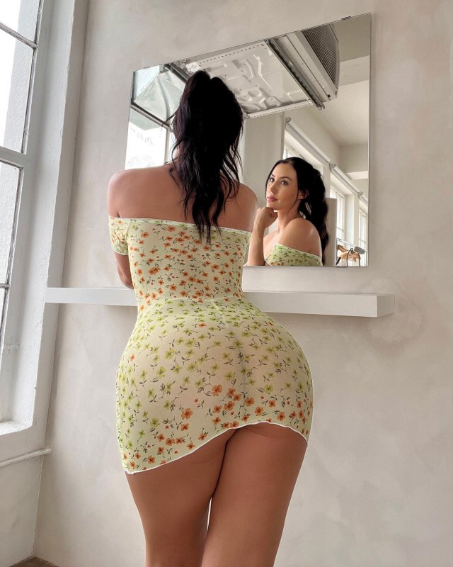 Girls In Sundresses (28 pics)
