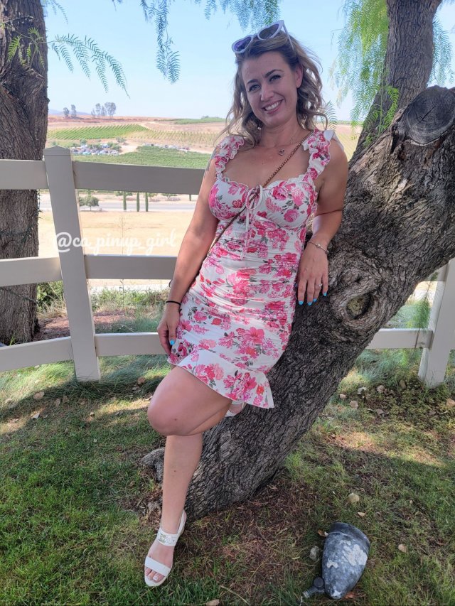 Girls In Sundresses (28 pics)