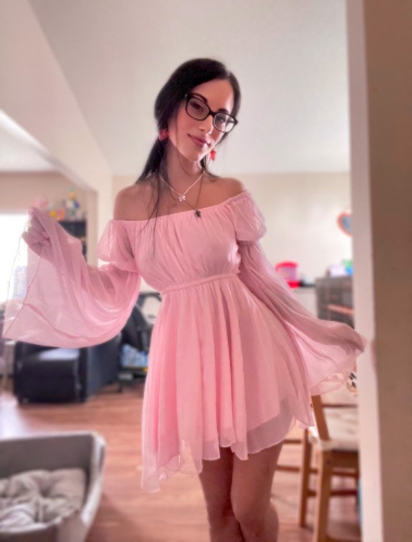 Girls In Sundresses (28 pics)