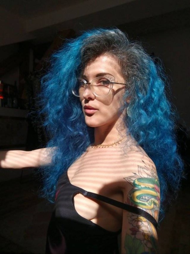 Braless Girls (35 pics)