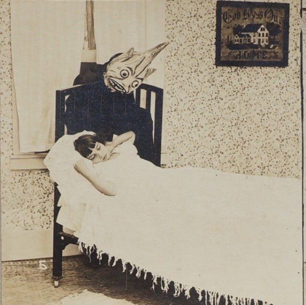 Creepy Photos (21 pics)