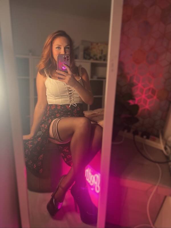 Girls In Stockings (34 pics)