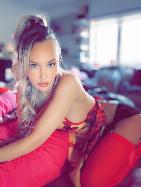 Girls In Stockings (34 pics)