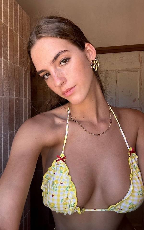 Bikini Girls (41 pics)