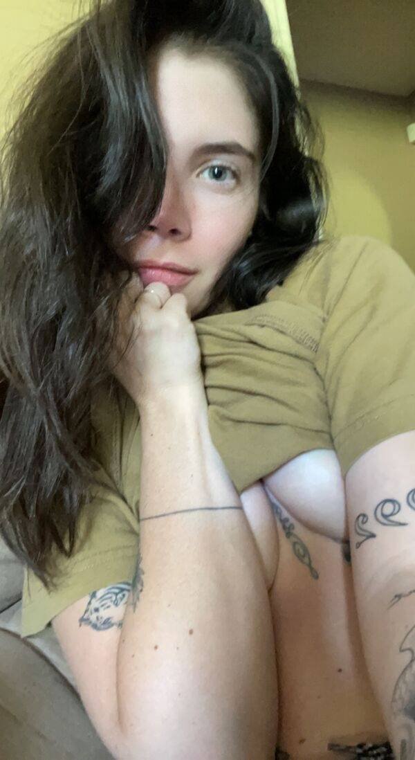 Busty Girls (45 pics)