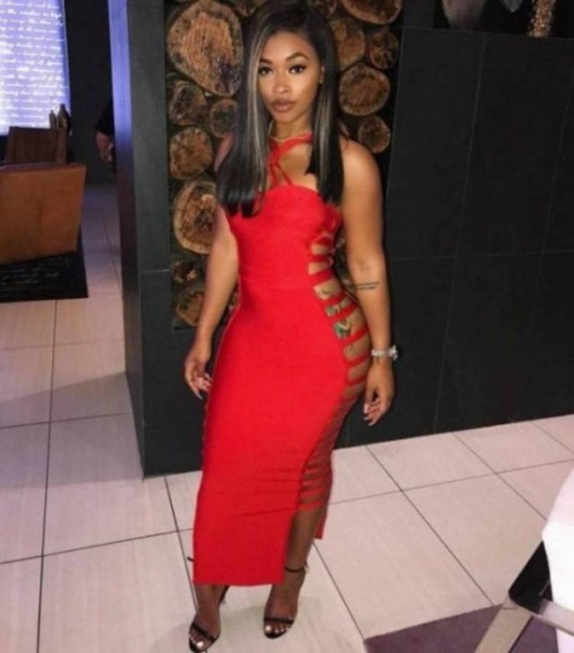 Girls In Red Dresses (36 pics)
