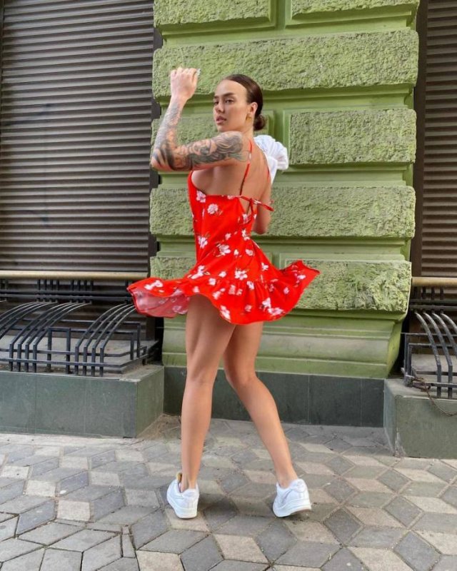 Girls With Beautiful Legs (34 pics)