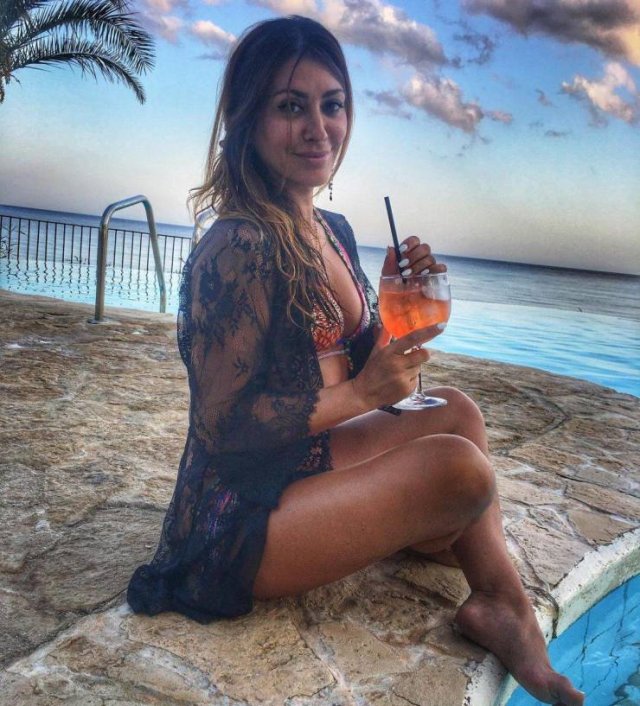 Hot Girls (37 pics)