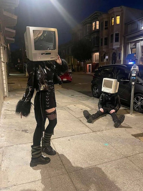 What Is Going On Here? (37 pics)