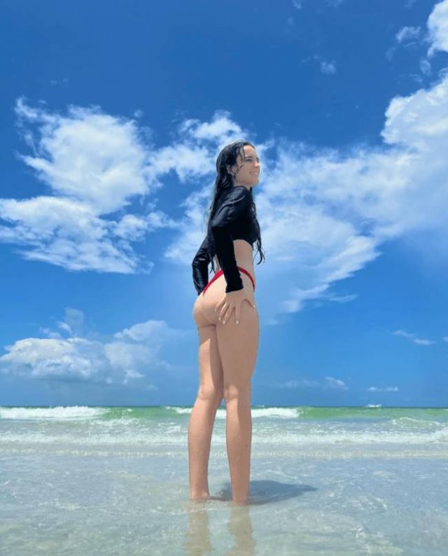 Wet Girls (25 pics)