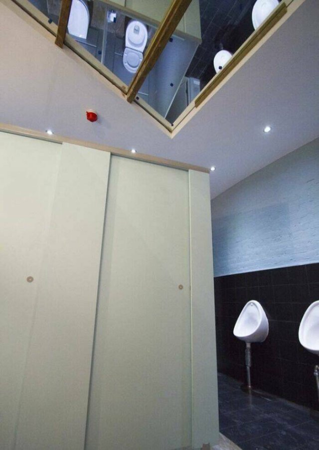 Epic Fails In Public Spaces (25 pics)