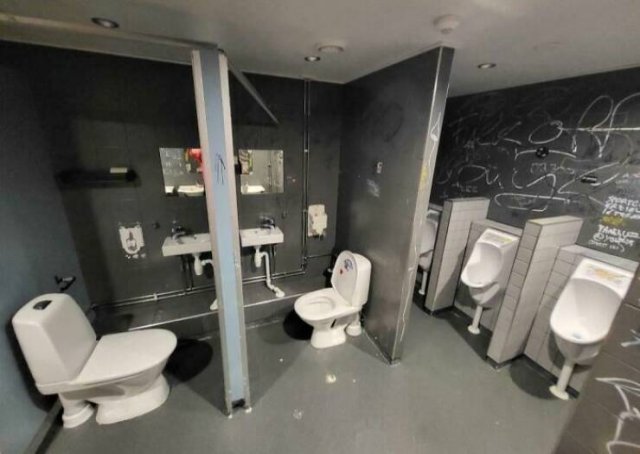 Epic Fails In Public Spaces (25 pics)