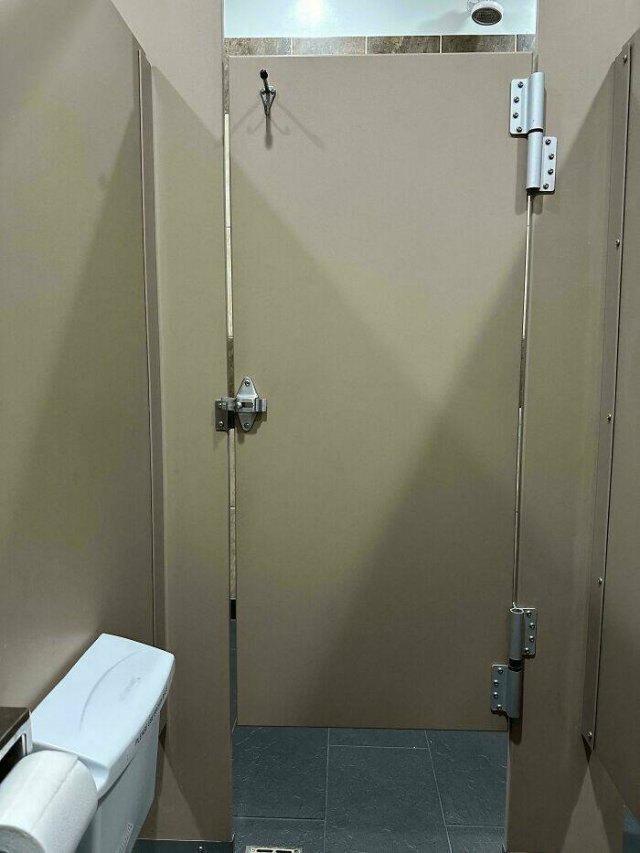Epic Fails In Public Spaces (25 pics)