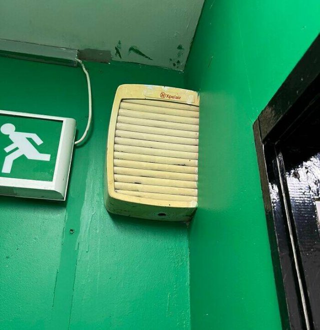 Epic Fails In Public Spaces (25 pics)