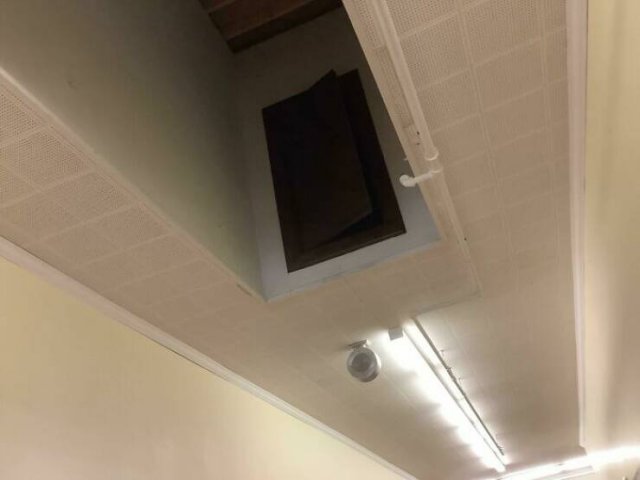 Epic Fails In Public Spaces (25 pics)
