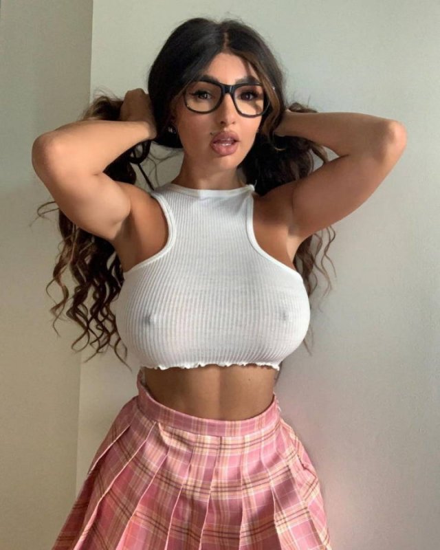 Braless Girls (45 pics)