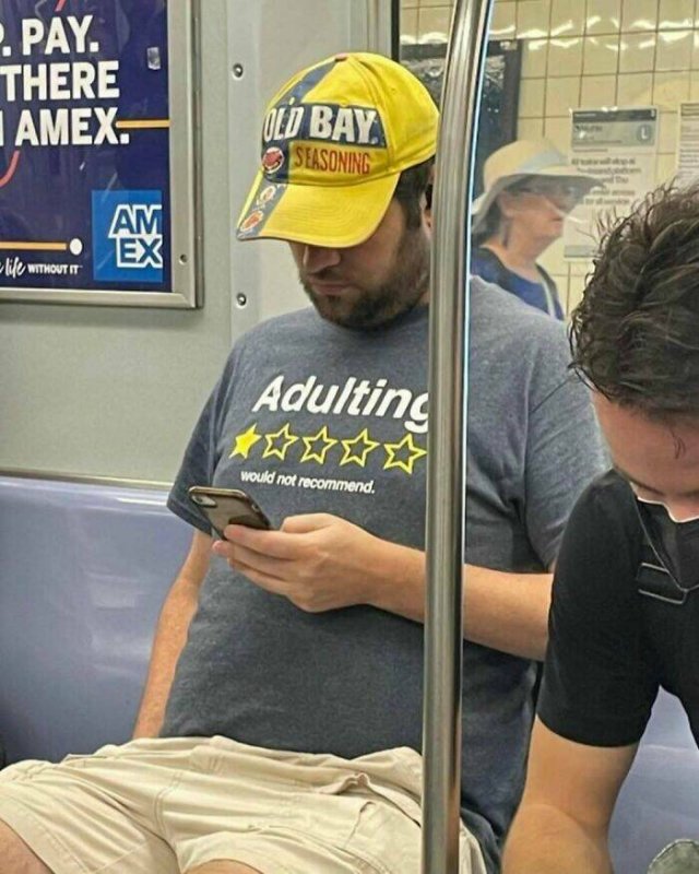 Strange Passengers On The Subway (24 pics)