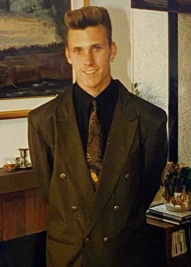 People Share Their Awkward Photos From The Past (24 pics)