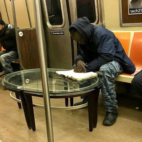 Strange Passengers On The Subway (24 pics)