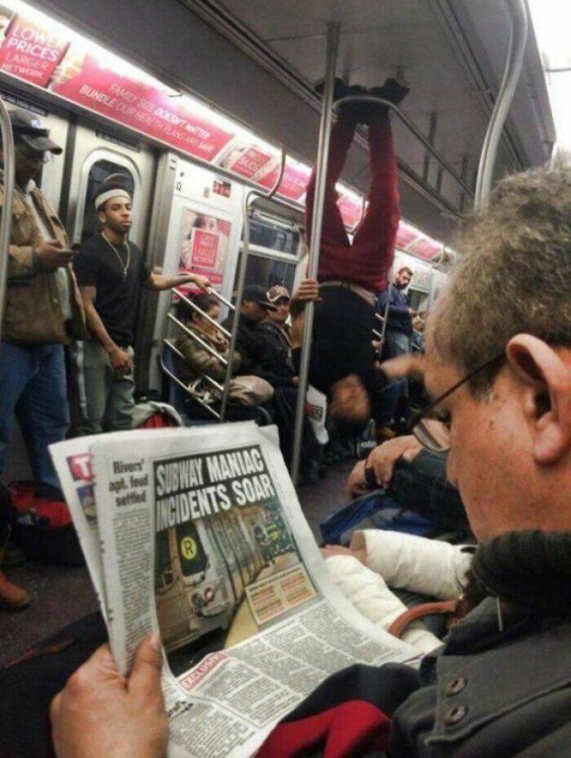 Strange Passengers On The Subway (24 pics)
