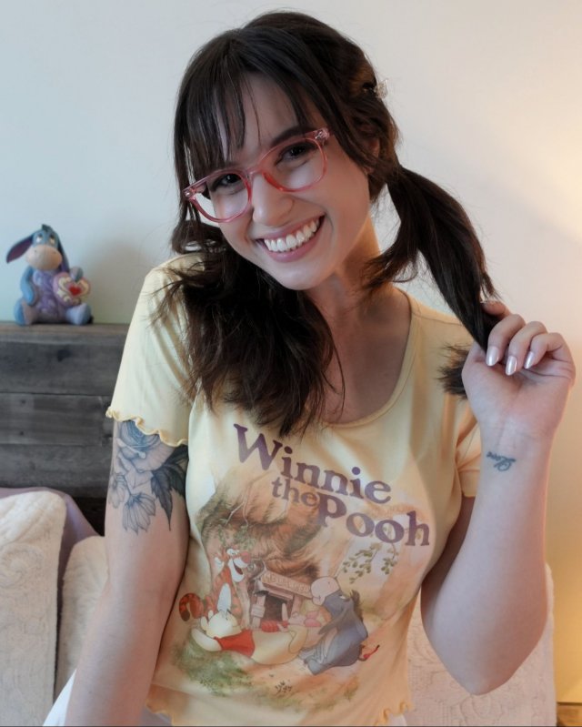Girls In Glasses (36 pics)