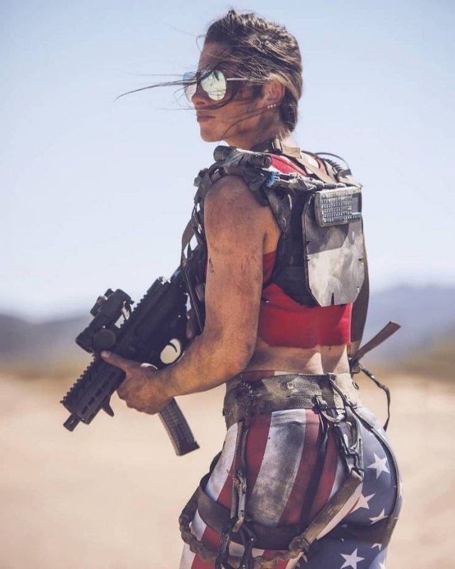 Girls With Guns (36 pics)