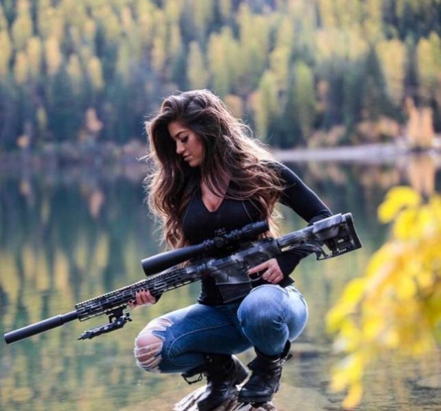 Girls With Guns (36 pics)