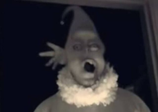 The Creepiest Things People Have At Home (24 pics)
