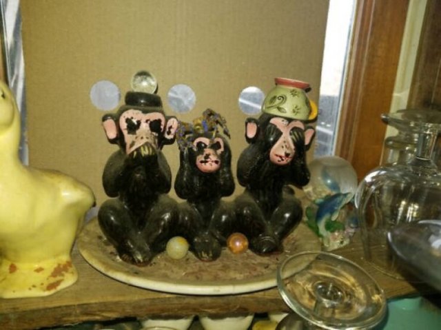 The Creepiest Things People Have At Home (24 pics)