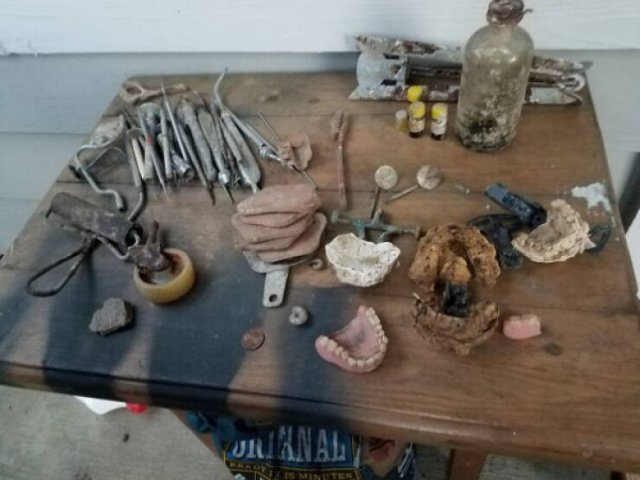 The Creepiest Things People Have At Home (24 pics)