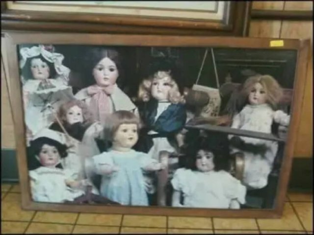 The Creepiest Things People Have At Home (24 pics)